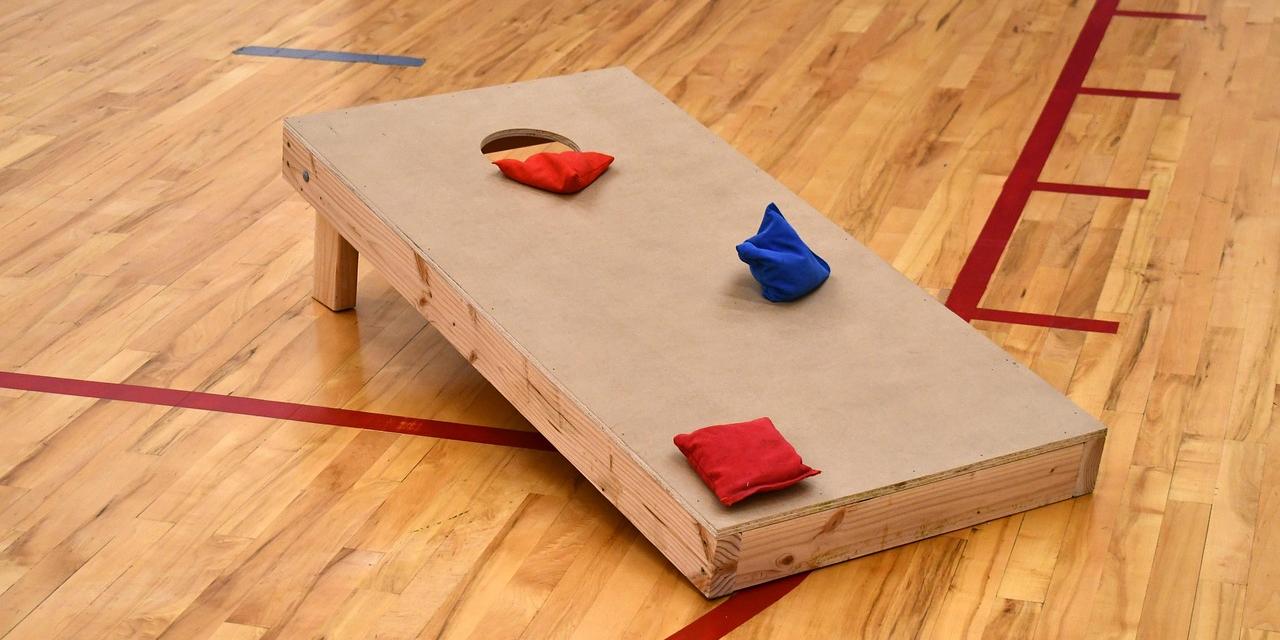 Sackloch - Spielbrett und Säcke