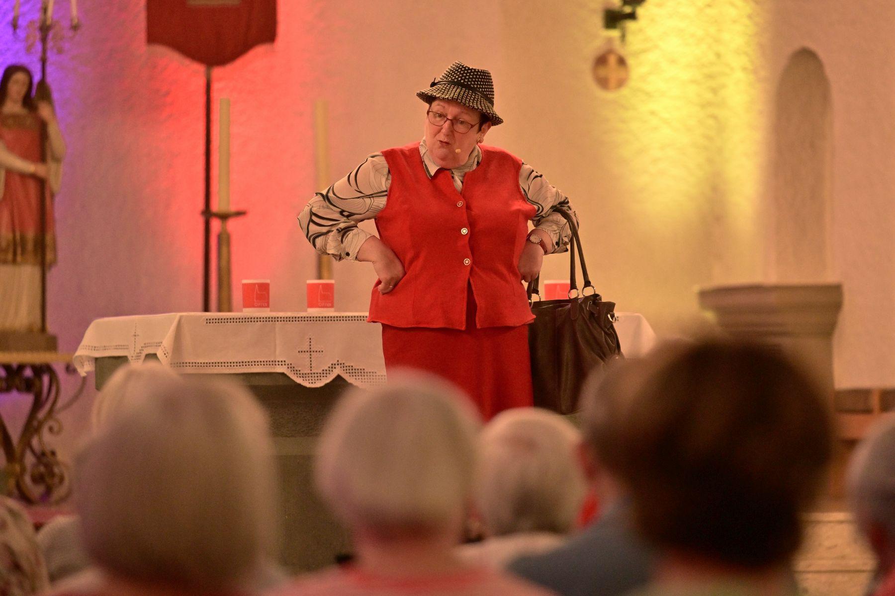 Ulrike Böhmer als Erna Schabiewsky in Schmelz-Außen